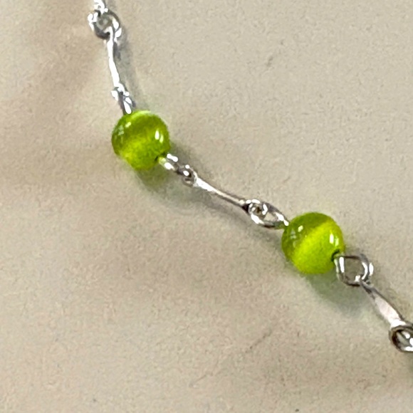 AVON Silver and Green Stones Necklace, 15”, 3” extension, box included - Picture 5 of 5